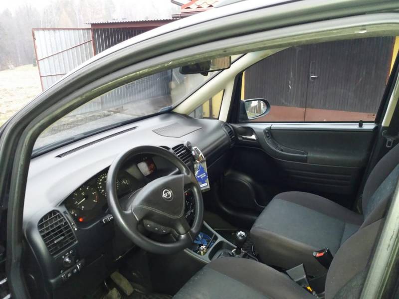 ox_opel-zafra-20-d-2002r