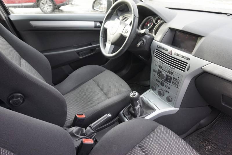ox_opel-astra-h-2006-19-cdti-150km-wersja-cosmo