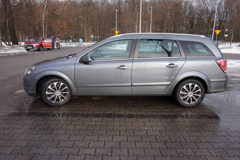 ox_opel-astra-h-2006-19-cdti-150km-wersja-cosmo
