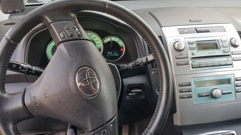 ox_toyota-corolla-verso-22-diesel-2006-rok