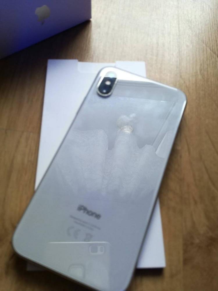 ox_sprzedam-iphone-x-64gb-stan-idealny