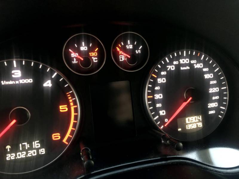 ox_audi-a3-sportback-20-tdi-bose-niski-przebieg