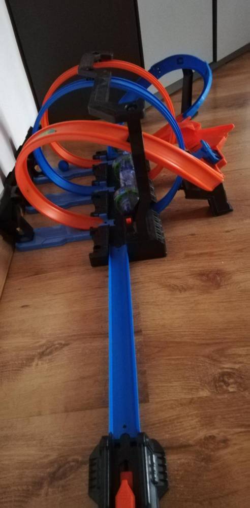 ox_tor-hot-wheels-petle-grozy