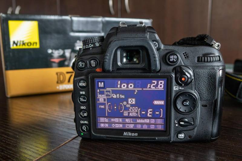 ox_aparat-nikon-d7000-body