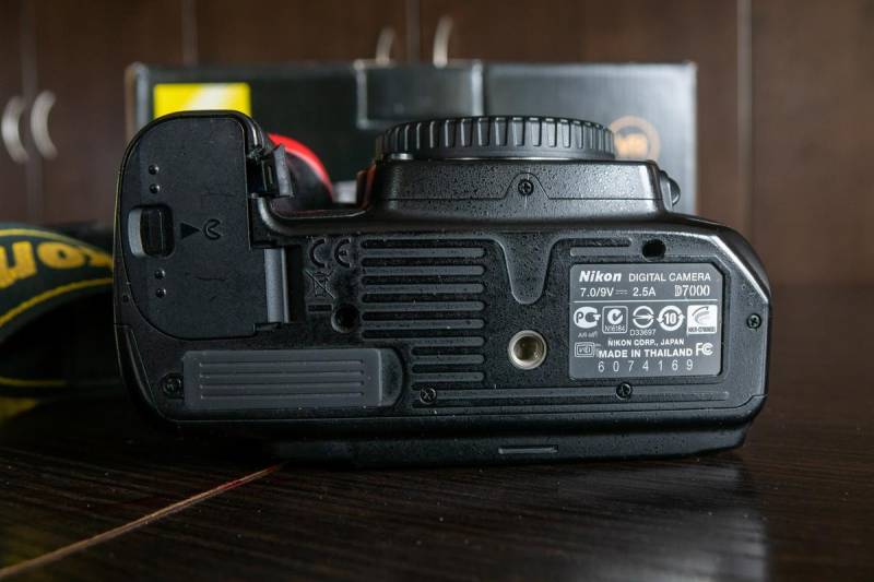ox_aparat-nikon-d7000-body