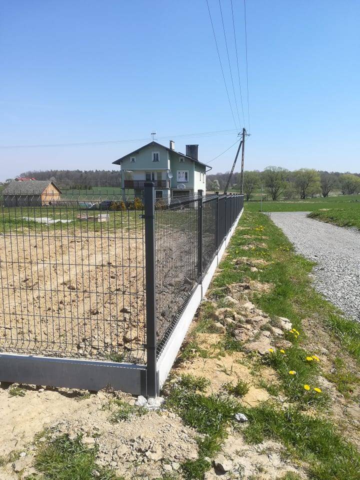 ox_pracownika-poszukuje-ogrodzenia