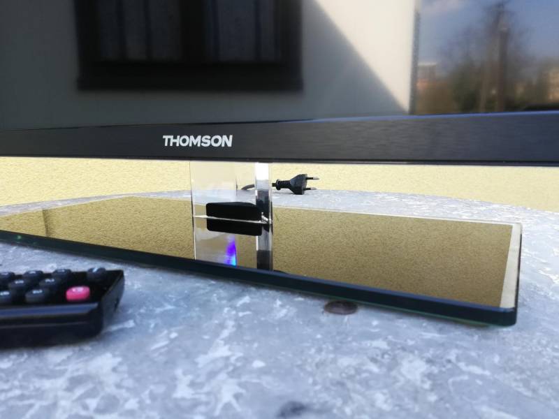ox_thomson-32hu5253-telewizor-mpeg4