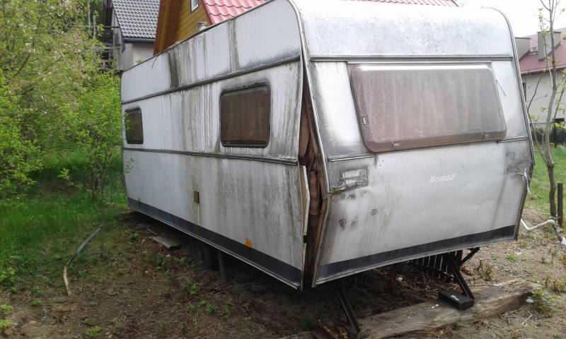 ox_przyczepa-kempingowa-dethleffs-na-budowe