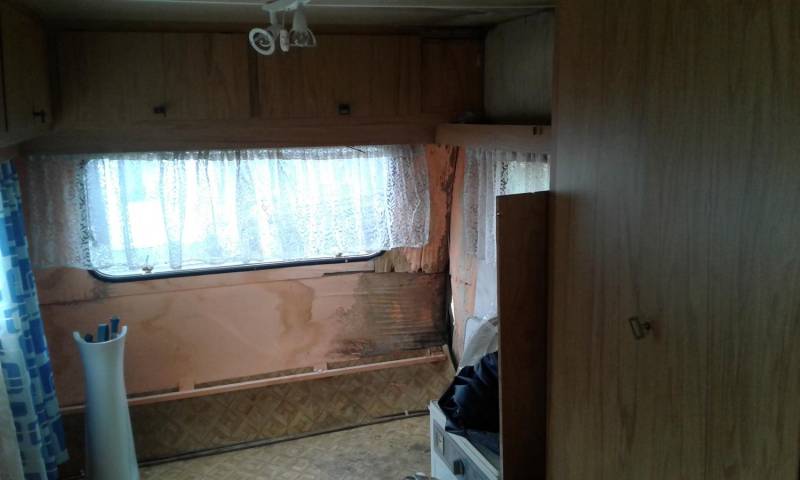 ox_przyczepa-kempingowa-dethleffs-na-budowe
