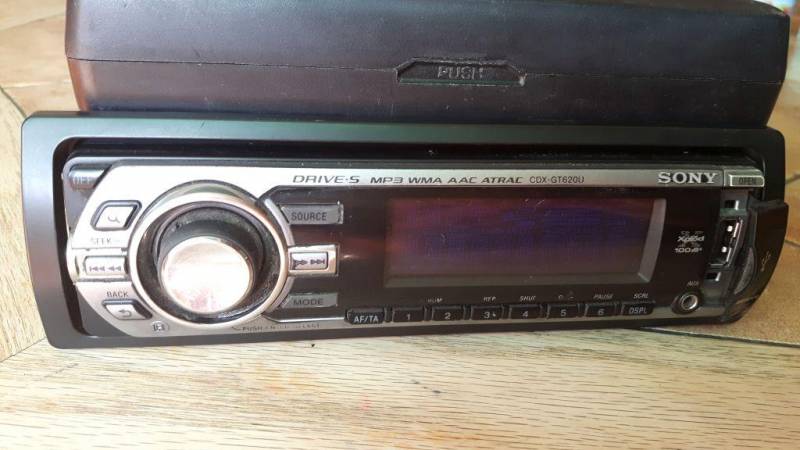 ox_rewelacyjny-radioodtwrzacz-cd-mp3-z-usb-oraz-aux-sony