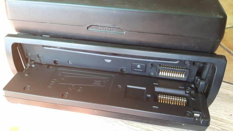 ox_rewelacyjny-radioodtwrzacz-cd-mp3-z-usb-oraz-aux-sony