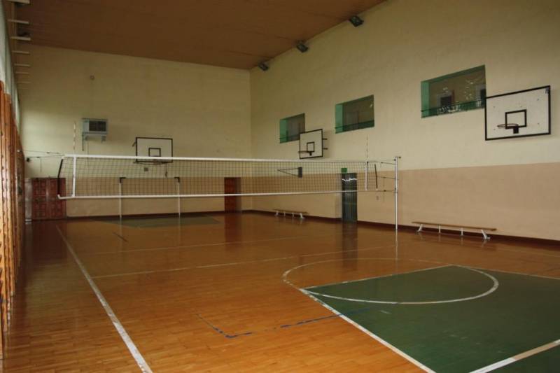 ox_czesc-dzialki-z-pawilonem-sportowy-i-infrastruktura-boisko-przetarg