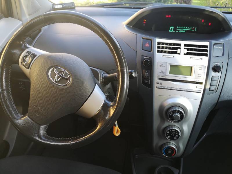 ox_toyota-yaris-ii-10-2006r