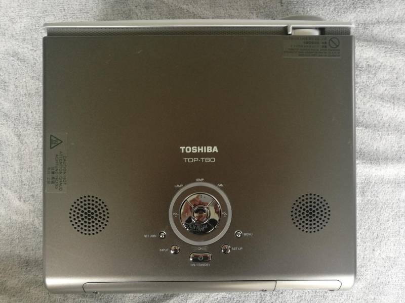ox_projektor-toshiba-t80