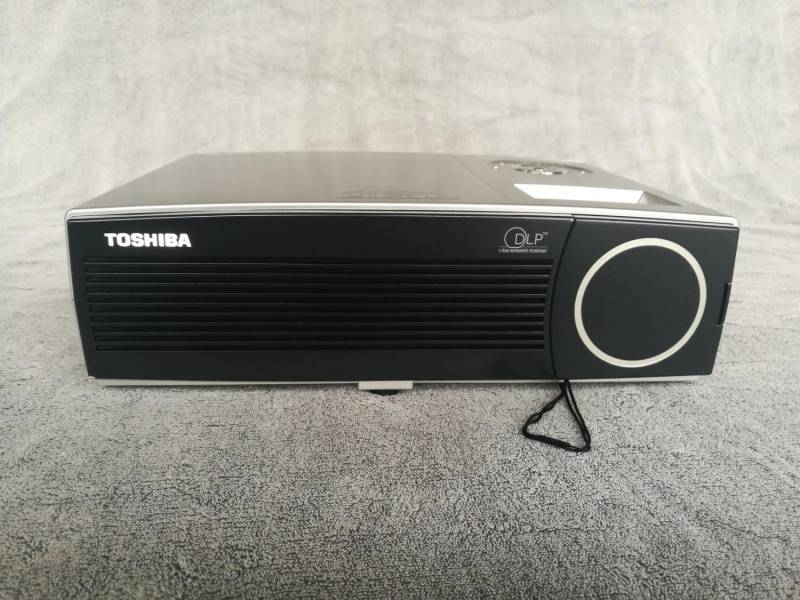 ox_projektor-cyfrowy-toshiba-tdp-t95-super-stan