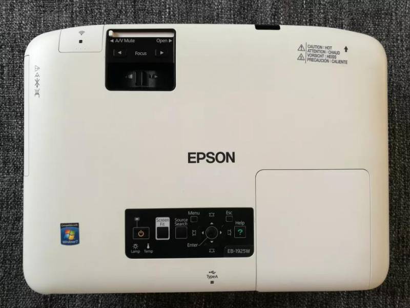 ox_projektor-epson-eb-1925w-jak-nowy