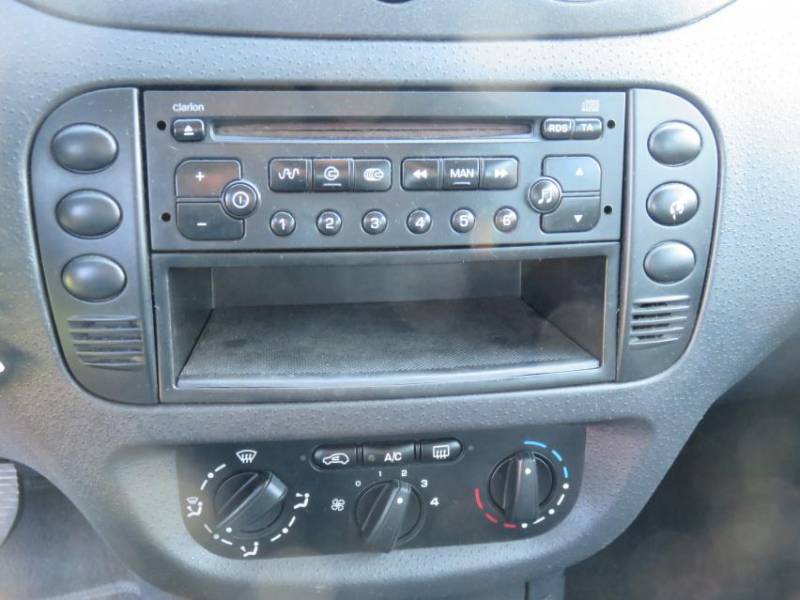 ox_citroen-c2-citroen-c2-14-hdi-ekonomiczny-2005-klima