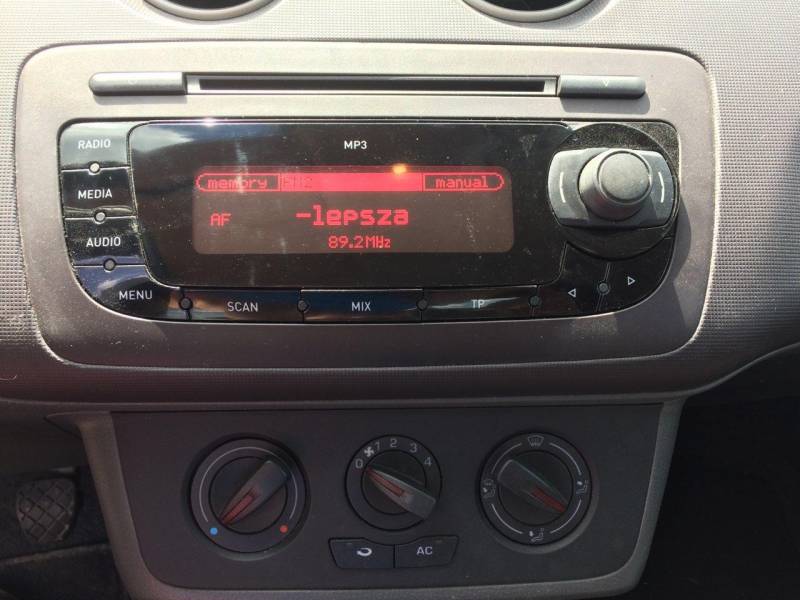 ox_seat-ibiza-14-benzyna-2010-r-klimatyzacja-122-tys-km
