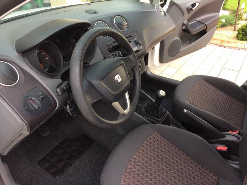 ox_seat-ibiza-2010-rok-12-benzyna-klimatyzacja-122tyskm