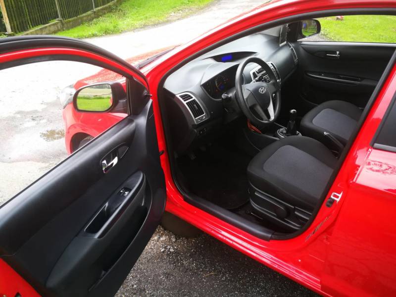 ox_okazja-hyundai-i20-krajowy-2013r-klima-nowe-klocki-tarcze-olej