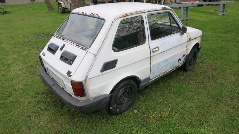 ox_fiat-126p-maluch-sprawny-caly-na-czesci-dwa-silniki-skrzynie-i-inne