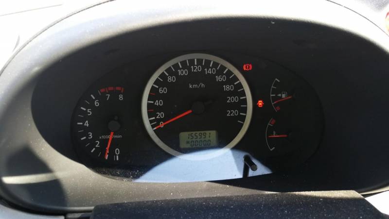 ox_nissan-almera-tino-2005r-klima-18benz-super-stan