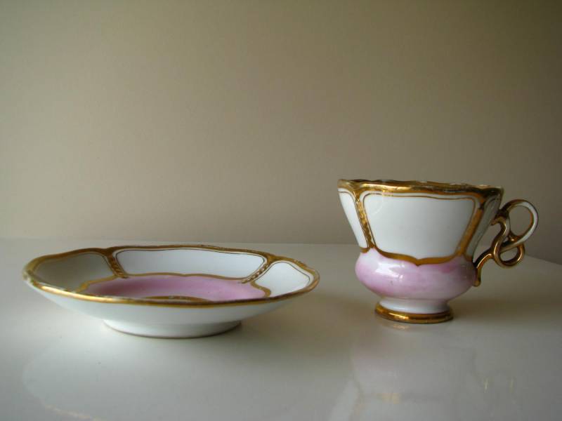 ox_piekna-porcelanowa-zlocona-filizanka-z-talerzykiem-i-dusza