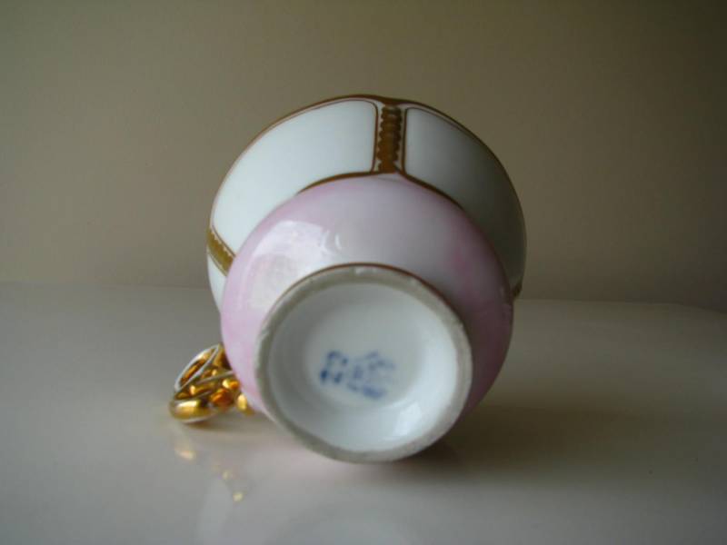 ox_piekna-porcelanowa-zlocona-filizanka-z-talerzykiem-i-dusza
