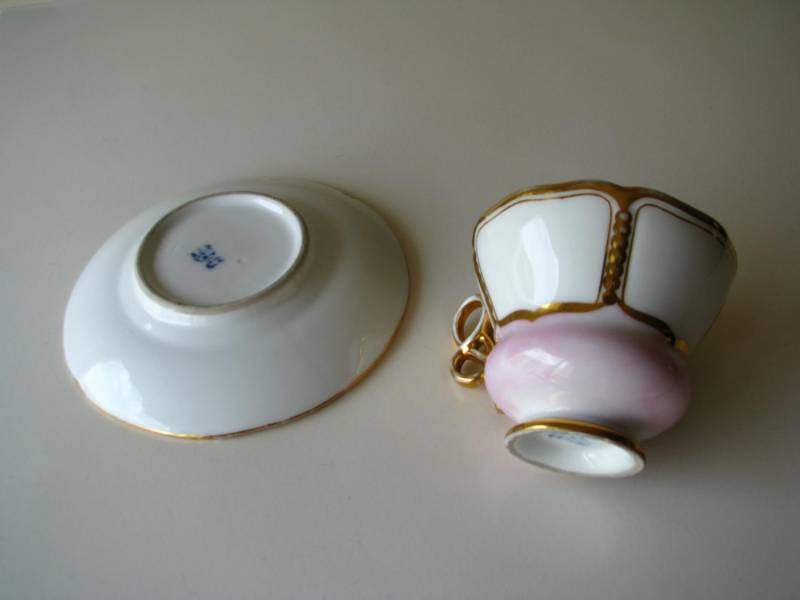 ox_piekna-porcelanowa-zlocona-filizanka-z-talerzykiem-i-dusza
