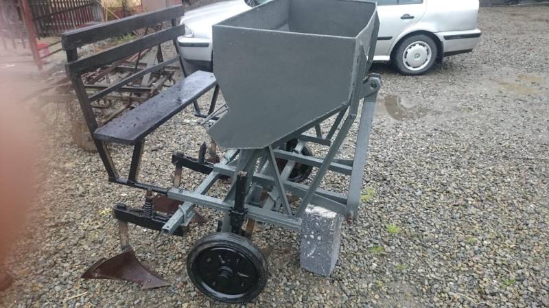 ox_sadzarka-do-ziemniakow-wrzucana-transport