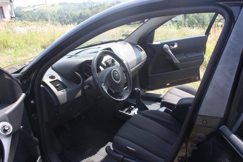ox_sprzedam-megane-kombi-ii-comfort-authentique-2006