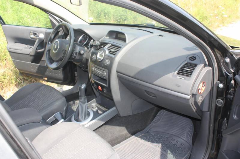 ox_sprzedam-megane-kombi-ii-comfort-authentique-2006