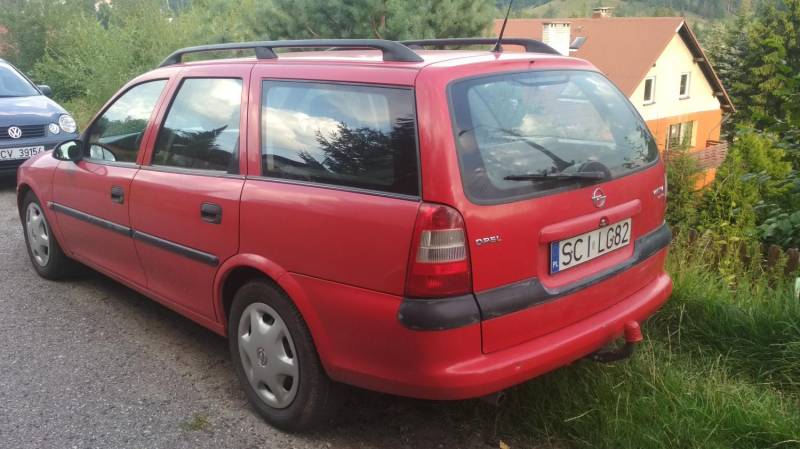 ox_opel-vectra-b-kombi-16-benzyna-1998-r-hak-czerwony-kompl-zimowek