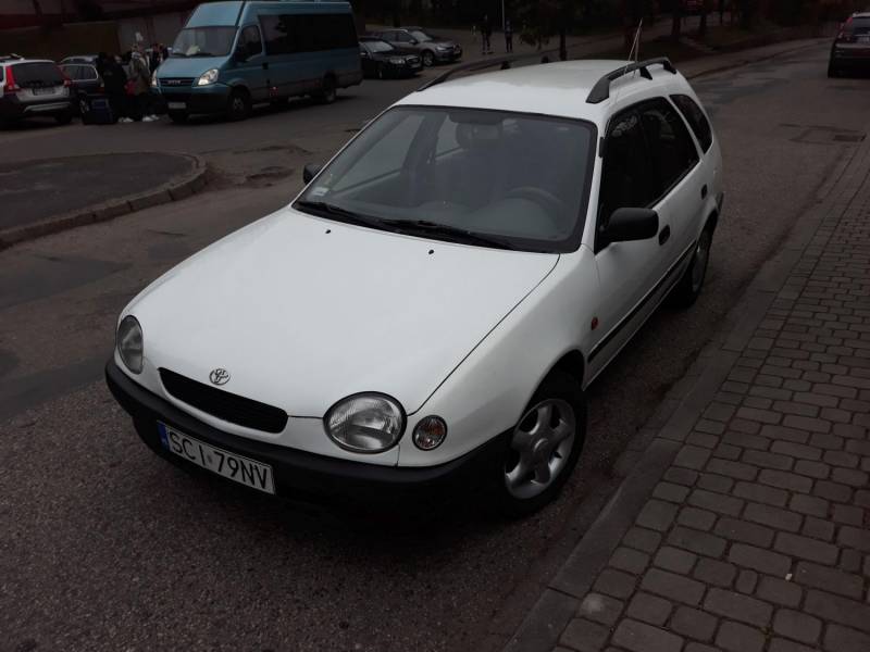 ox_toyota-corolla-kombi-1999-13-benzyna