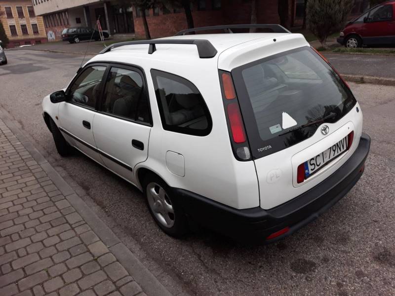 ox_toyota-corolla-kombi-1999-13-benzyna