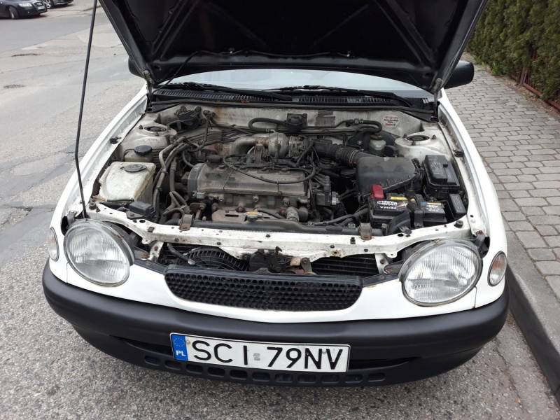 ox_toyota-corolla-kombi-1999-13-benzyna