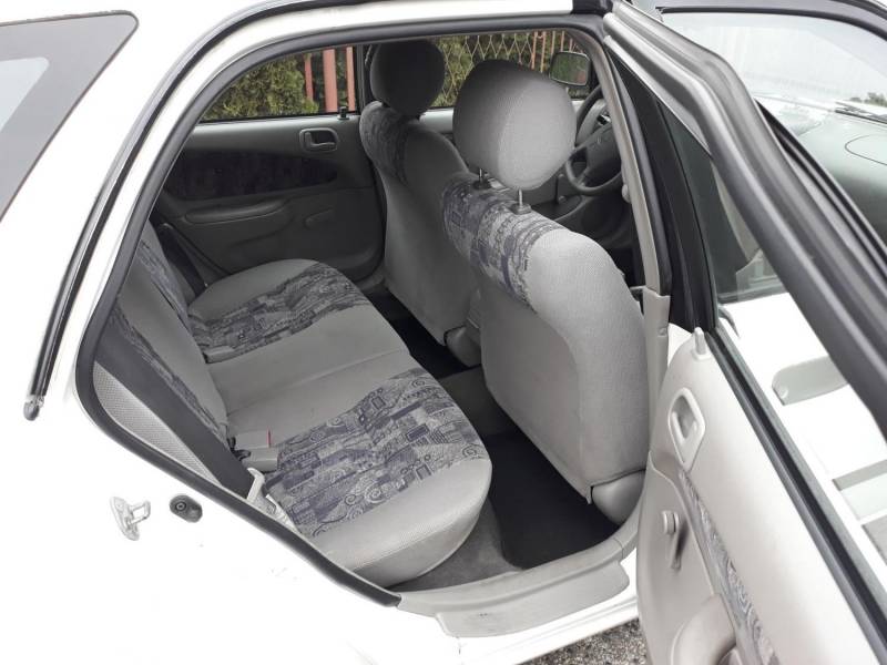 ox_toyota-corolla-kombi-1999-13-benzyna