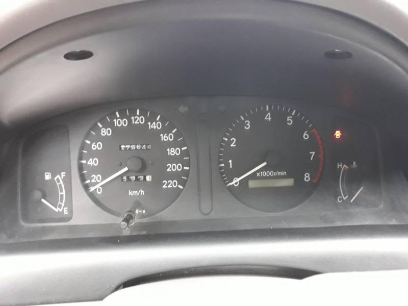 ox_toyota-corolla-kombi-1999-13-benzyna