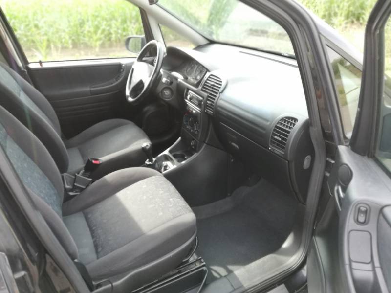 ox_opel-zafira-20dti-7-miejsc-2001r
