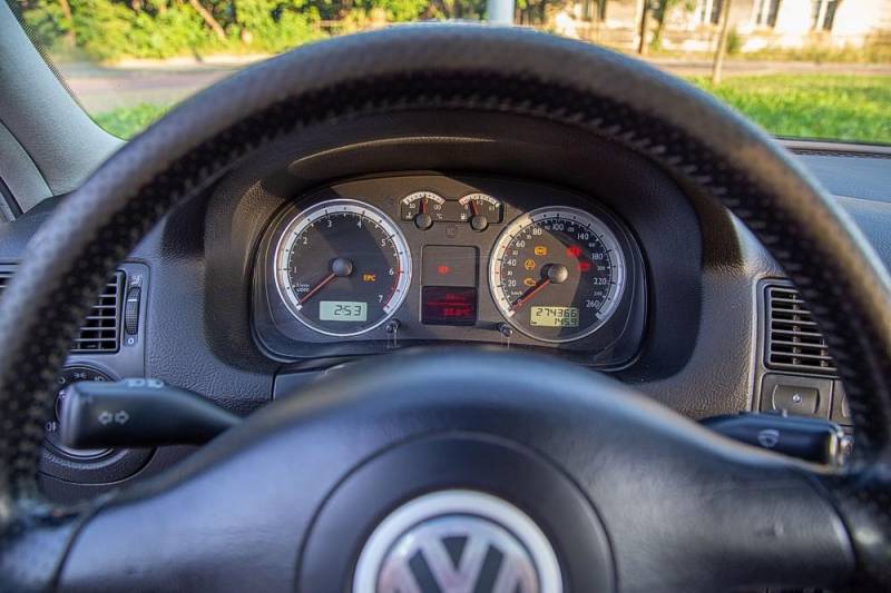ox_volkswagen-golf-iv-2003r-kombi-wersja-pacific