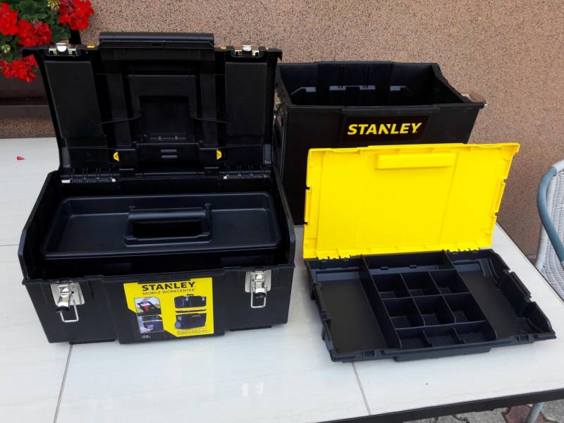 ox_skrzynka-narzedziowa-na-kolkach-stanley