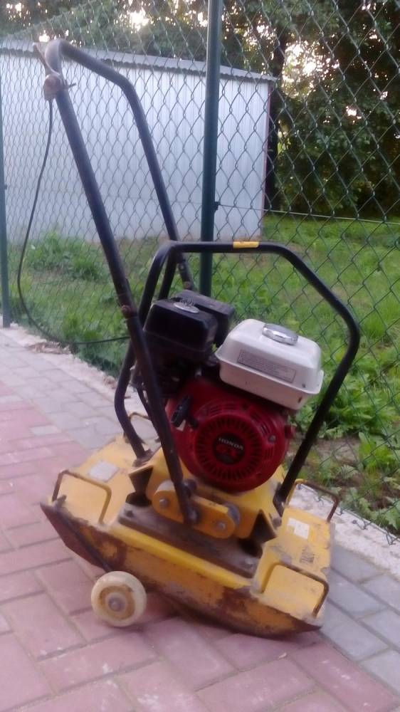 ox_wypozycze-podnosnik-do-plyt-gk-osb-zageszczarke-przyczepe