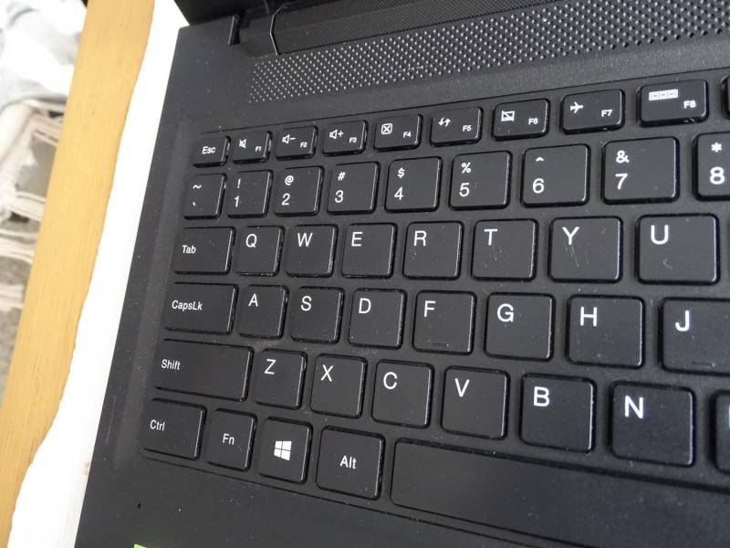 ox_witam-sprzedaje-laptop-lenovo-ideapad-malo-uzywany-z