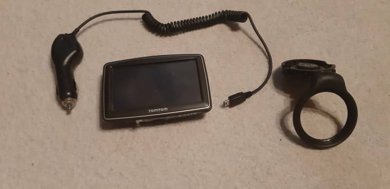 ox_sprzedam-nawigacje-samochodowa-tomtom-xl