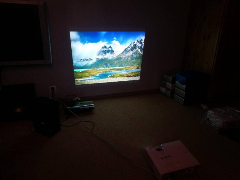 ox_projektor-hdmi-hitachi-cp-ex250-xbox-ps4