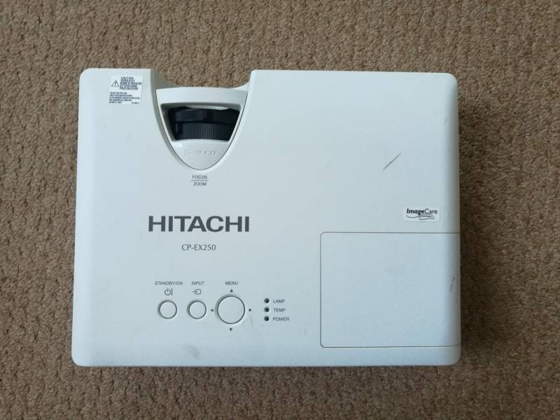 ox_projektor-hdmi-hitachi-cp-ex250-xbox-ps4
