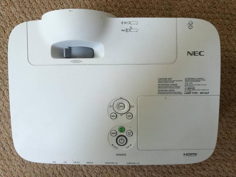 ox_projektor-hdmi-nec-m260xs-xbox-ps4-krotkoogniskowy