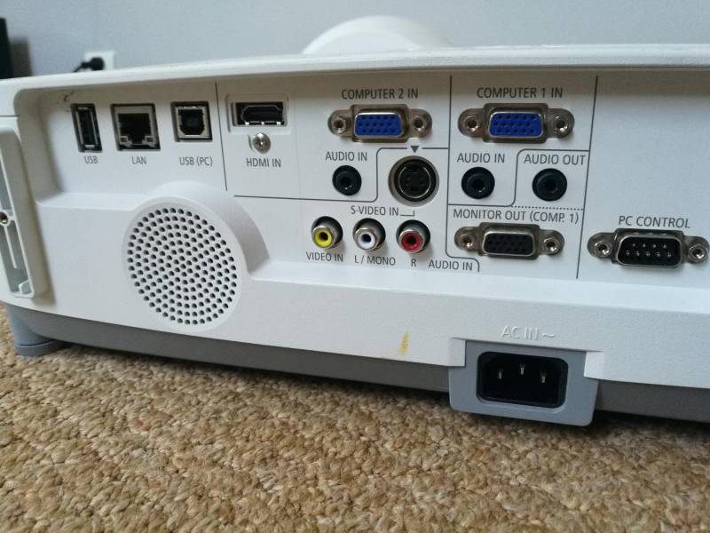 ox_projektor-hdmi-nec-m260xs-xbox-ps4-krotkoogniskowy