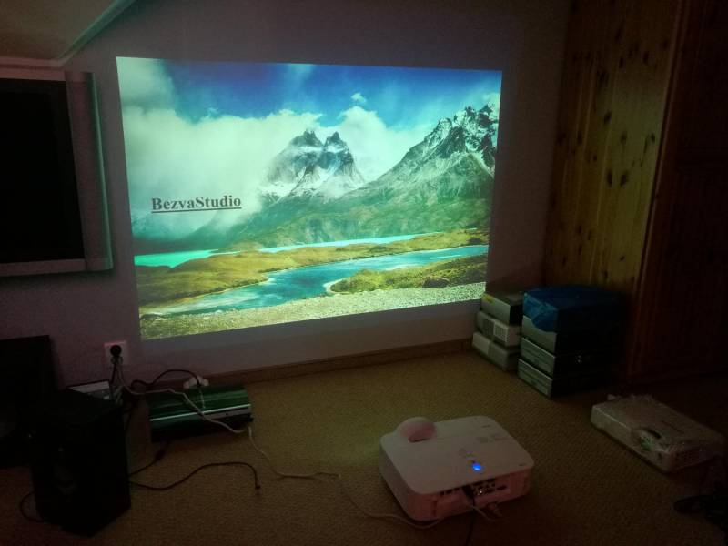 ox_projektor-hdmi-nec-m260xs-xbox-ps4-krotkoogniskowy