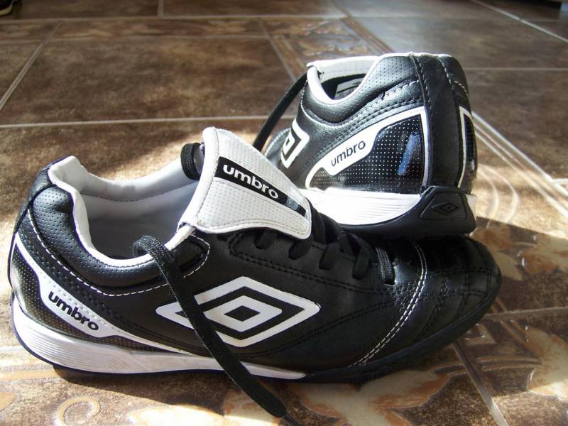 ox_buty-chlopiece-turfy-firmy-umbro-rozm385-24cm